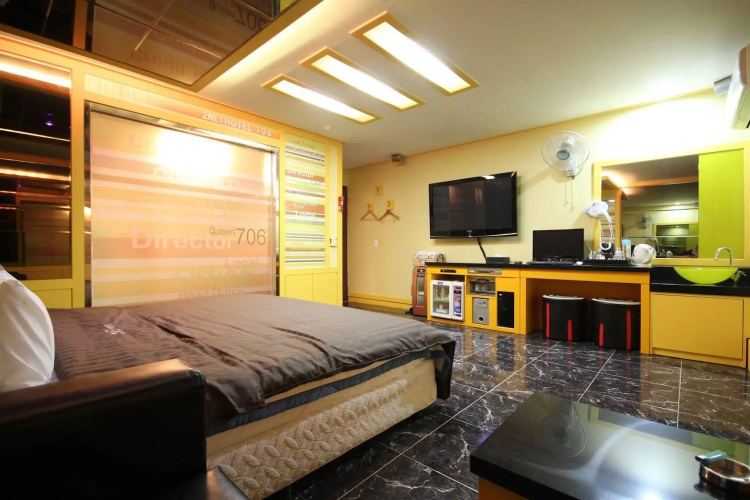 Hotel 2NE1