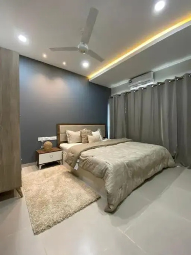 Modern 2-bedroom unit with pool and beach access