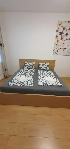 Group Stay 3 Apts Near Enkplatz