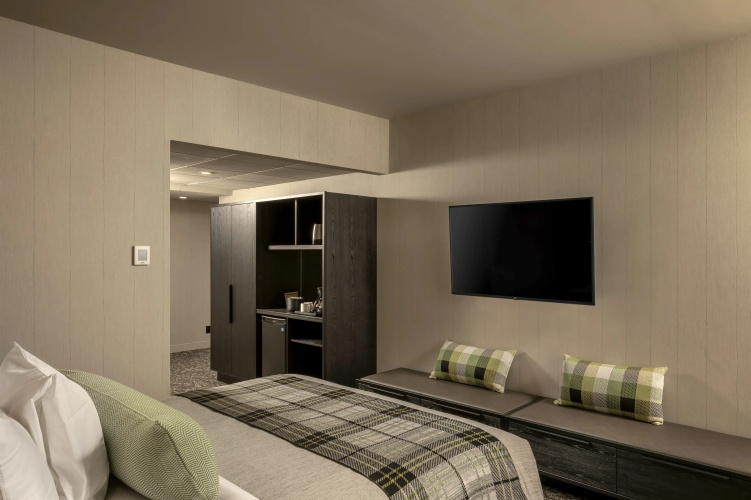 Peaks Hotel & Suites