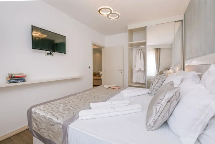 1 Bedroom Apartment with balcony