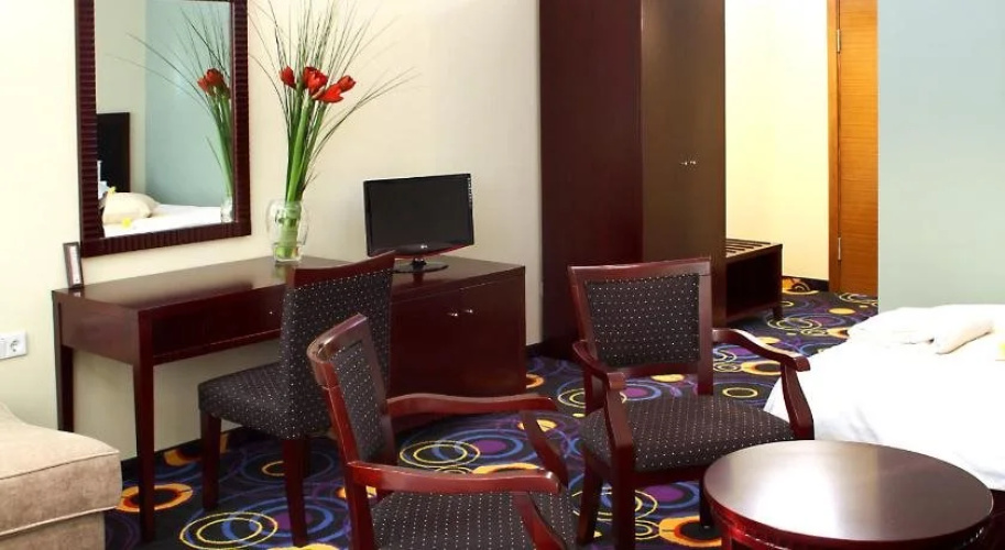 Hotel 365