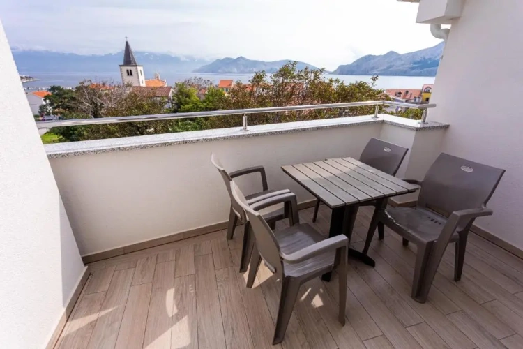 Apartment with sea view