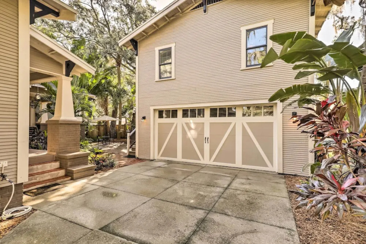 Hyde Park Luxury Studio w/ Prime Location!