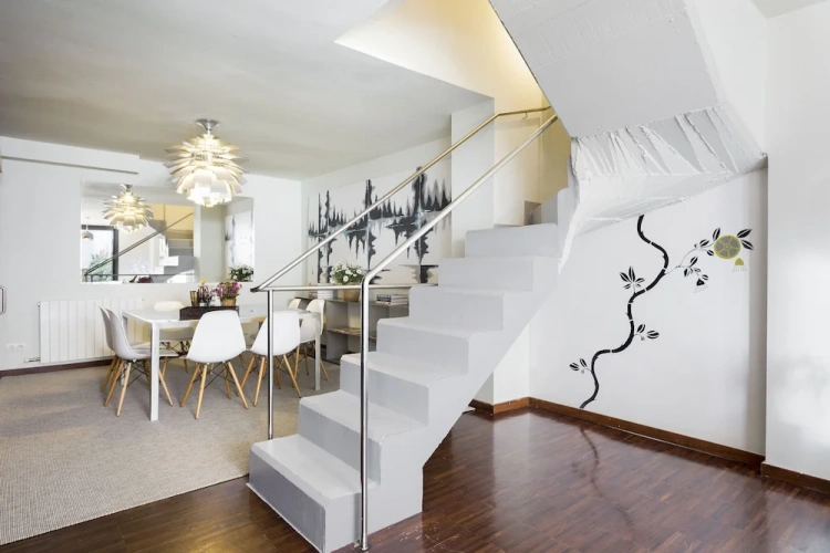 3 Bedrooms Business Basement room