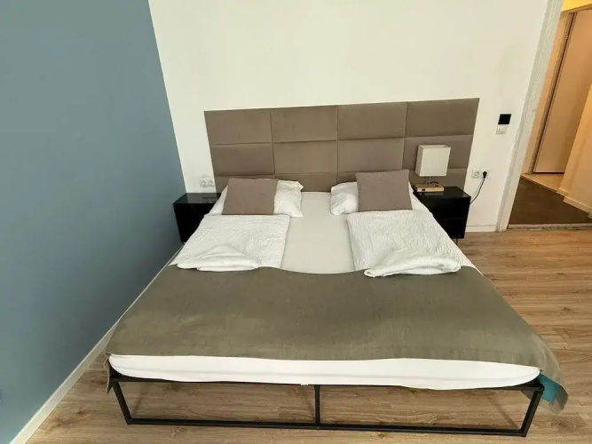 Chic 1BR Apt Steps from Schönbrunn