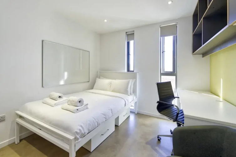 Bright Student Studio in Hammersmith
