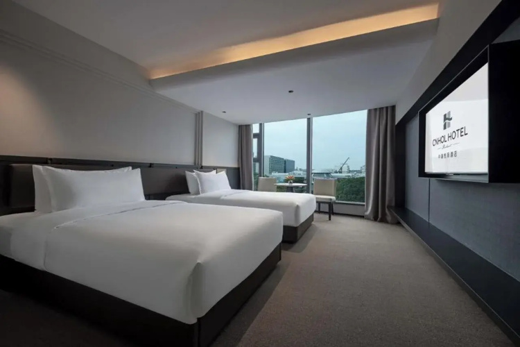 Cnhol Radient Hotel