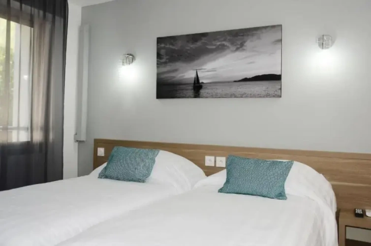 Deluxe Double room with balcony and with partial sea view