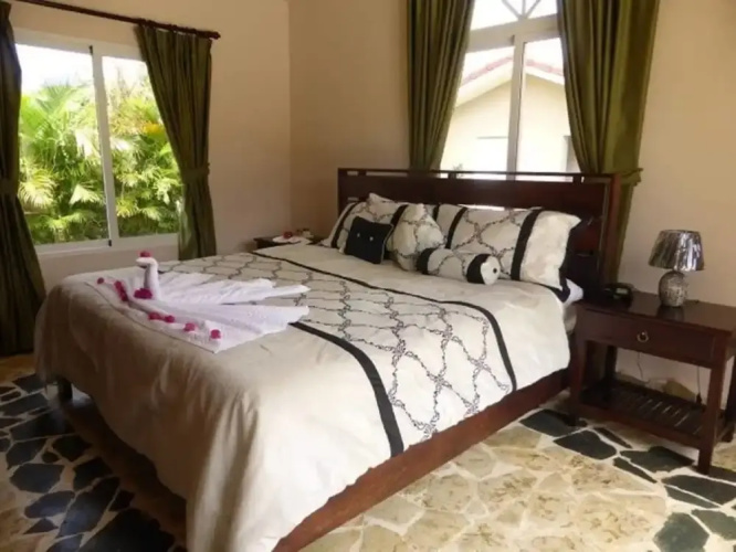 Elegant and Private 4 Bedroom Villa
