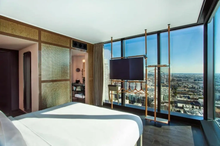 Corner Double room with city view
