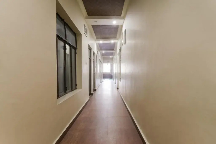 Hotel O Samrat