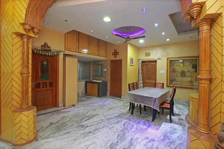 Omm Sai Plaza by OYO Rooms