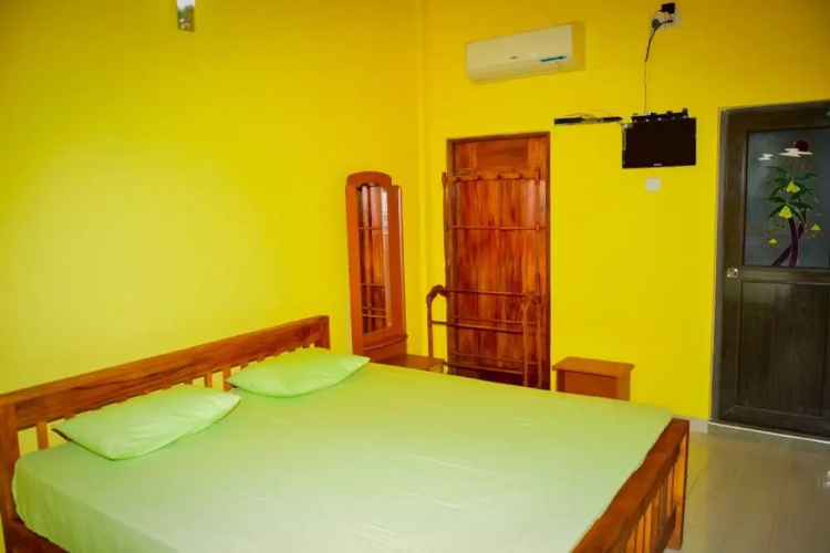 The Senaro Holiday Inn