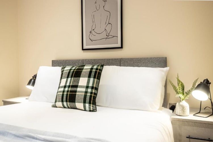 3 Bedrooms Apartment