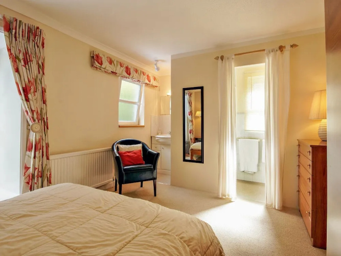 10 Pear Tree Court