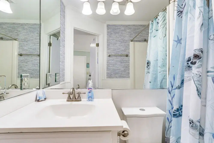 Pool & Beach Access: Hilton Head Coastal Condo