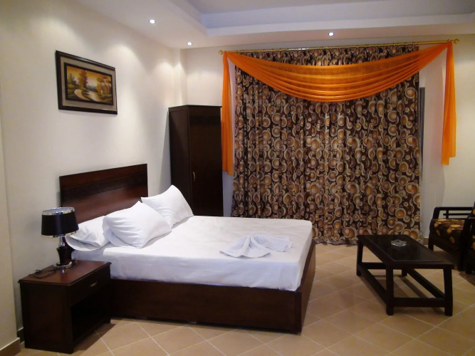 Glorious Hotel