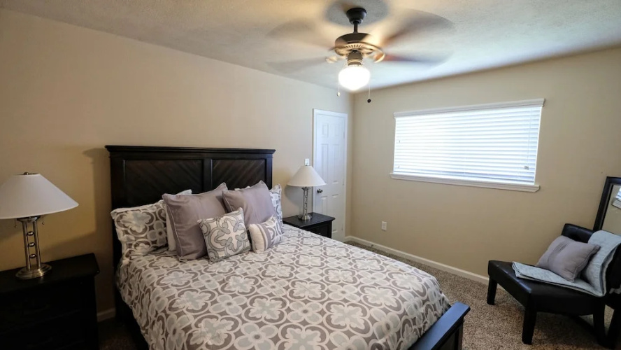 15707 Sandy Hill