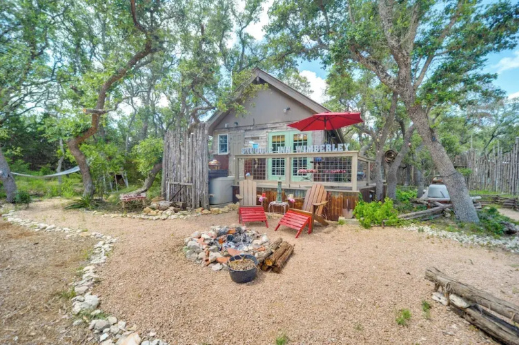 Snuggle Inn' Wimberley Cabin w/Fire Pit+Deck