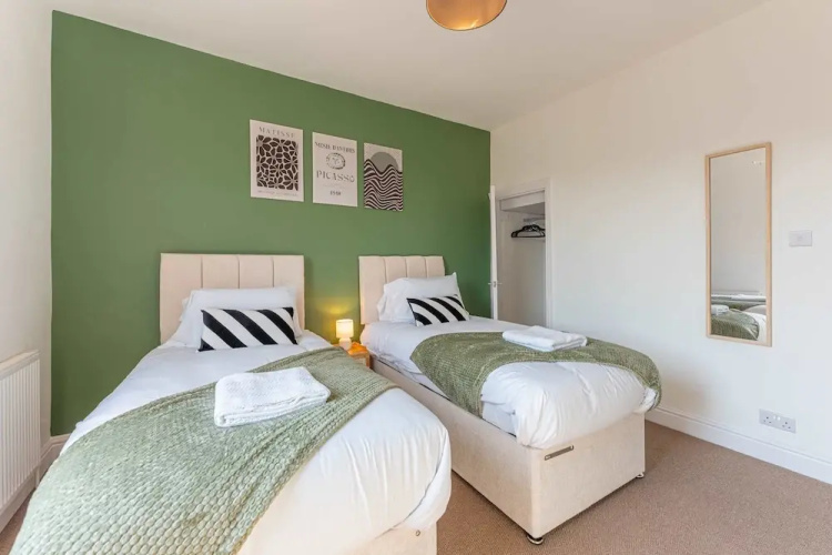 Host Stay Farman Road