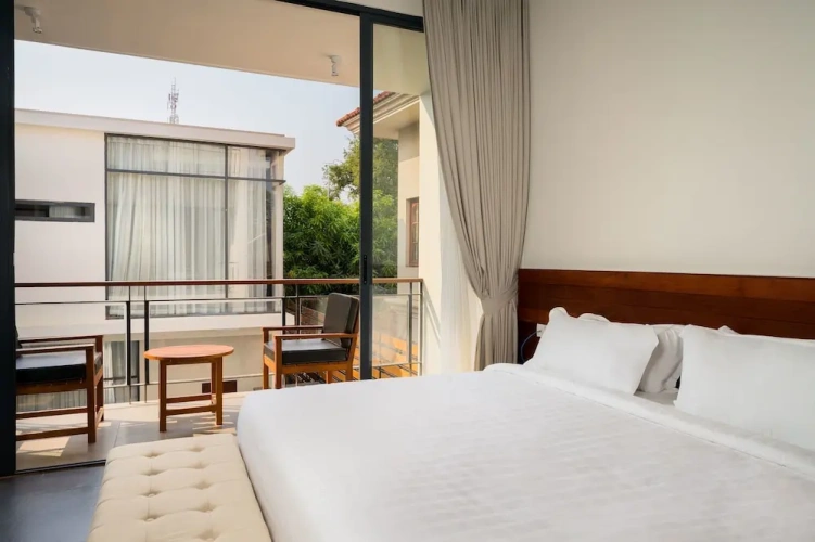 Deluxe Double Suite with pool view