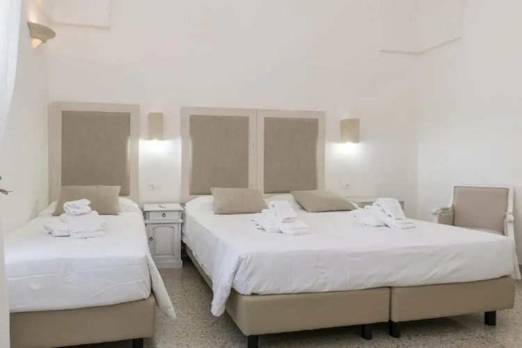 Standard Triple room
