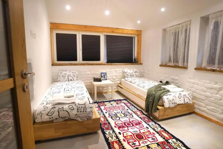 Modern and Specious 3-Bedroom Entire House
