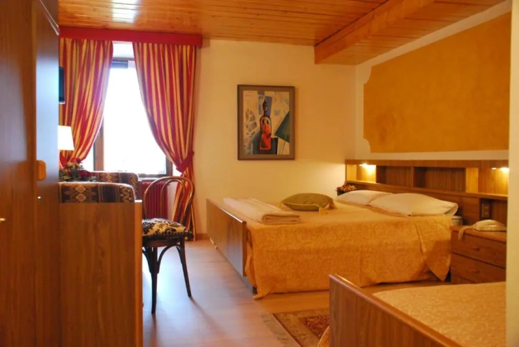 Standard Quadruple room with mountain view