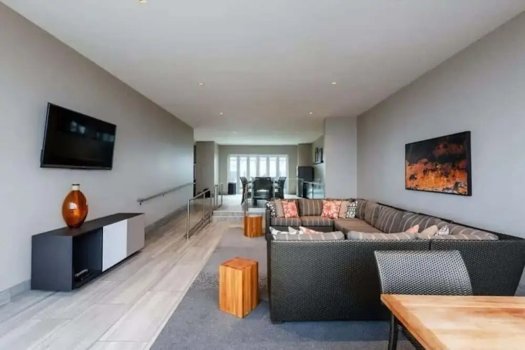 Stunning CozySuites on Elm St. 07