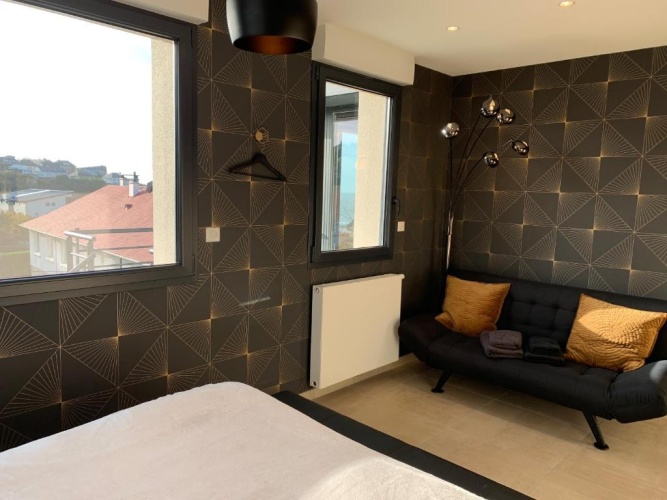 5 Bedrooms Cottage