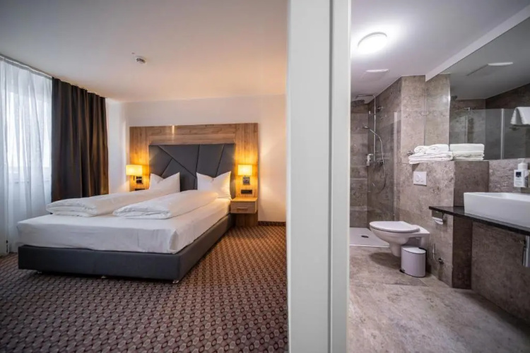 EE Hotel