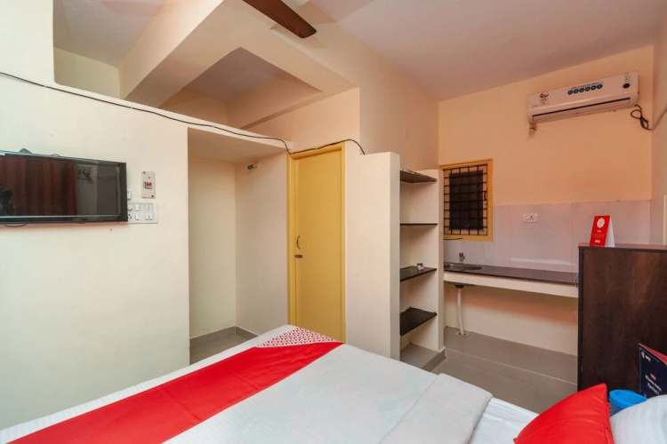 OYO 26936 Adhithya Inn
