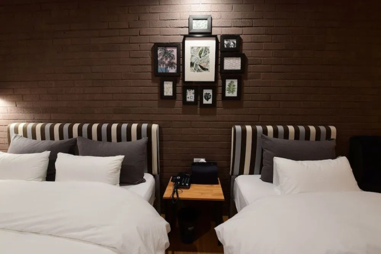 7 Bricks Hotel