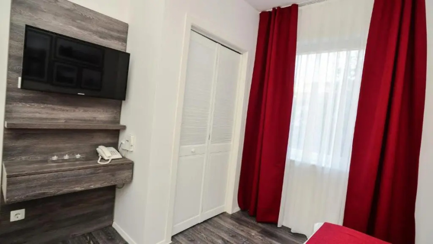 Sunset Deluxe Apartments