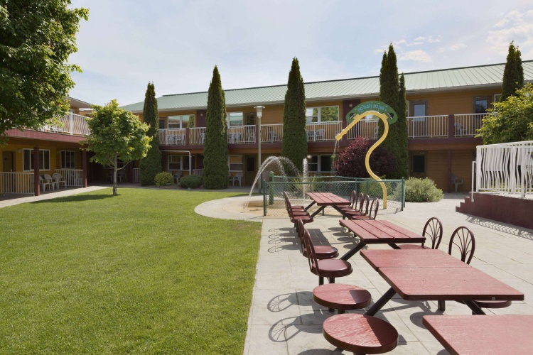 Days Inn by Wyndham Penticton Conference Centre photo 16