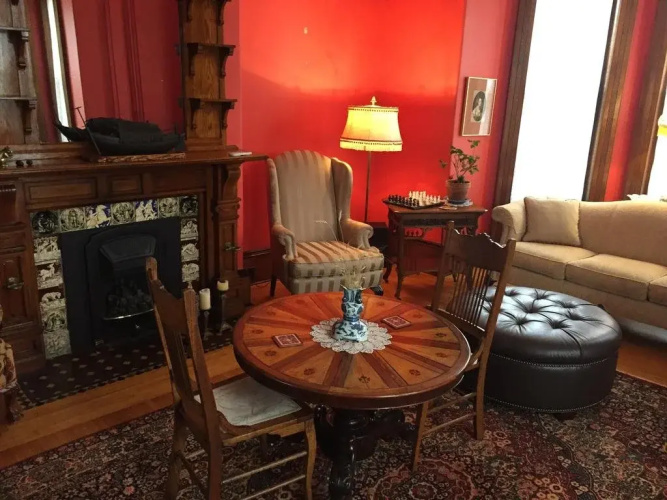 Bread & Roses Inn