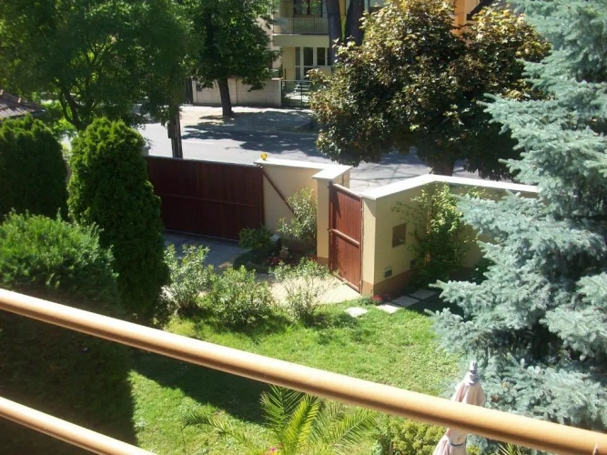 4 Bedrooms Apartment
