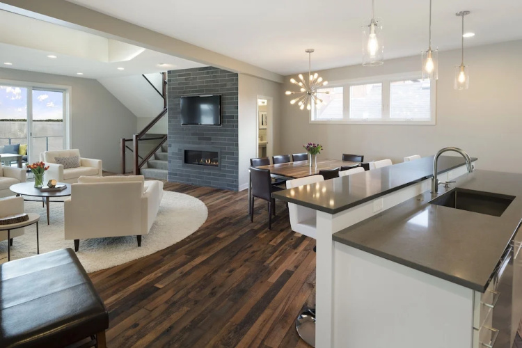 Lakefront Luxury