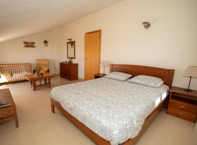4 Bedrooms Cottage