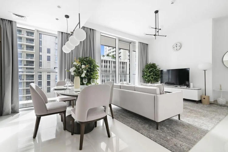 StoneTree - Luxurious 1 BR with Private Beach Access