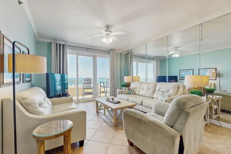 4 Bedrooms Apartment with balcony