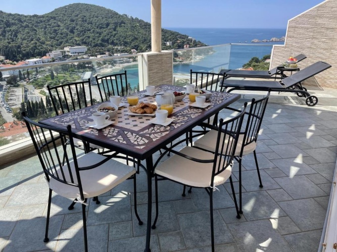 3 Bedrooms Apartment with sea view