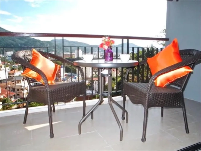 2 Bedrooms Apartment
