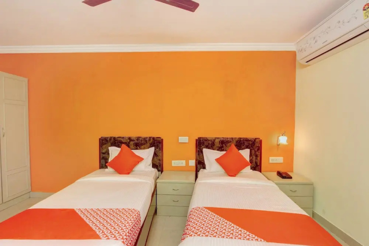 OYO 10596 Hotel Indu