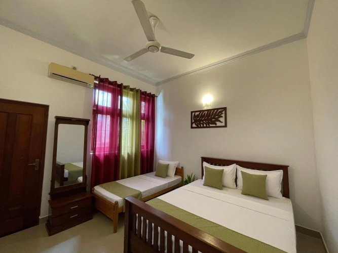 Standard Triple room