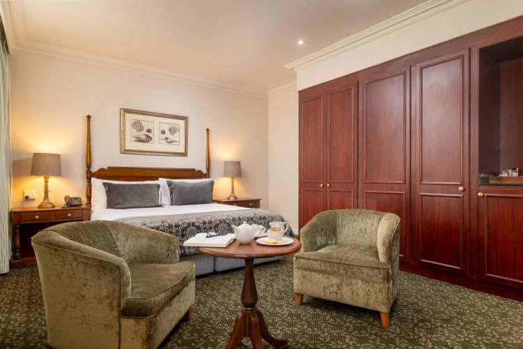 The Edward Hotel