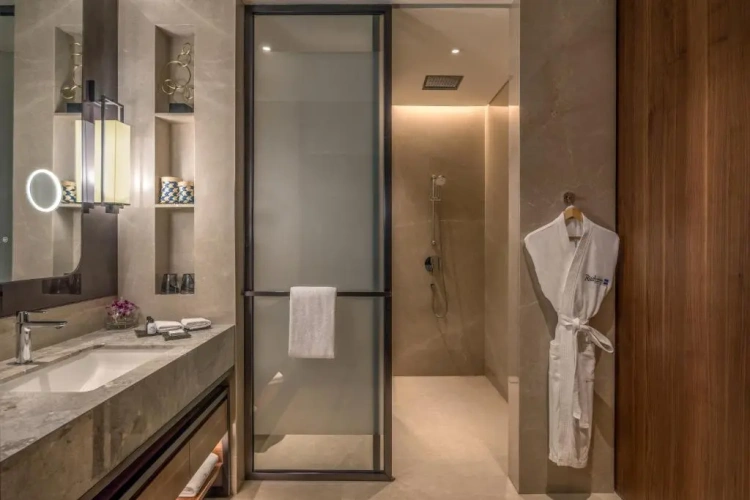 Deluxe Suite with balcony