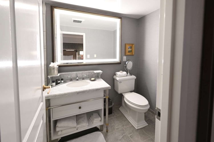 Hotel Roanoke & Conference Ctr, Curio Collection by Hilton photo 11