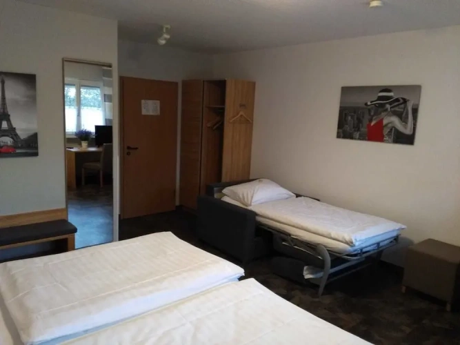 Standard Triple room